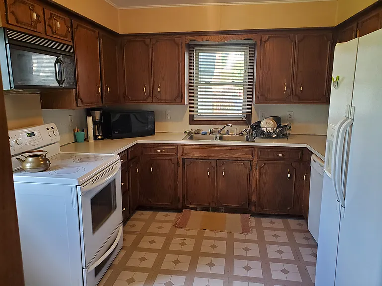 105 Franklin St W — Photo 10