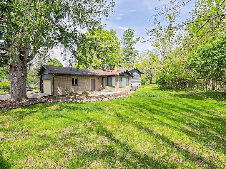 7580 Thornwood St — Photo 15