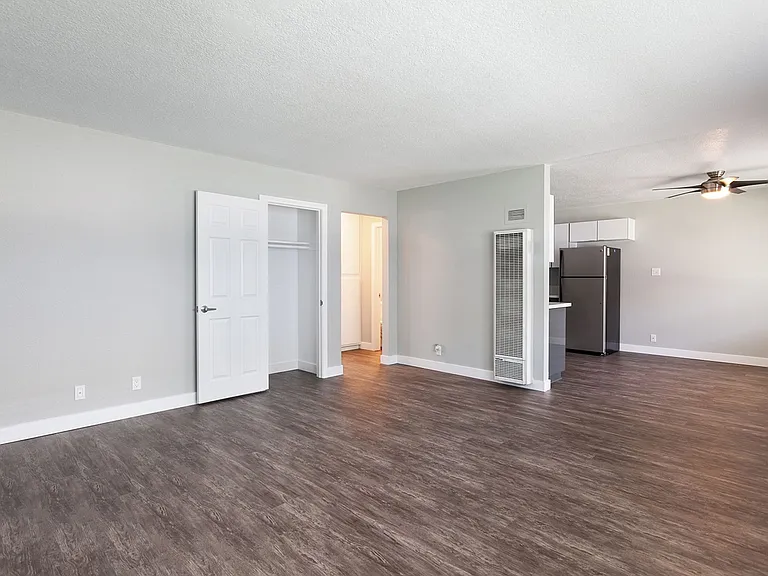 The Circle Apartments at Long Beach — Photo 37