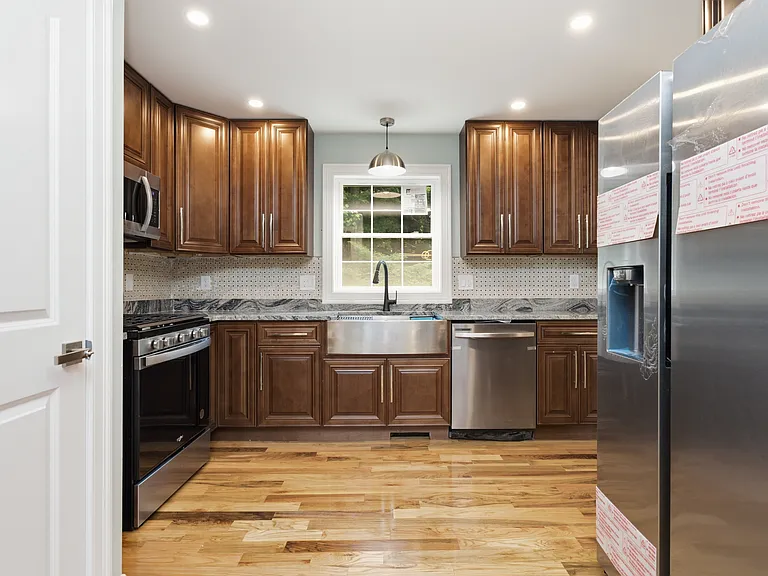 470 Oakville Ave — Photo 25