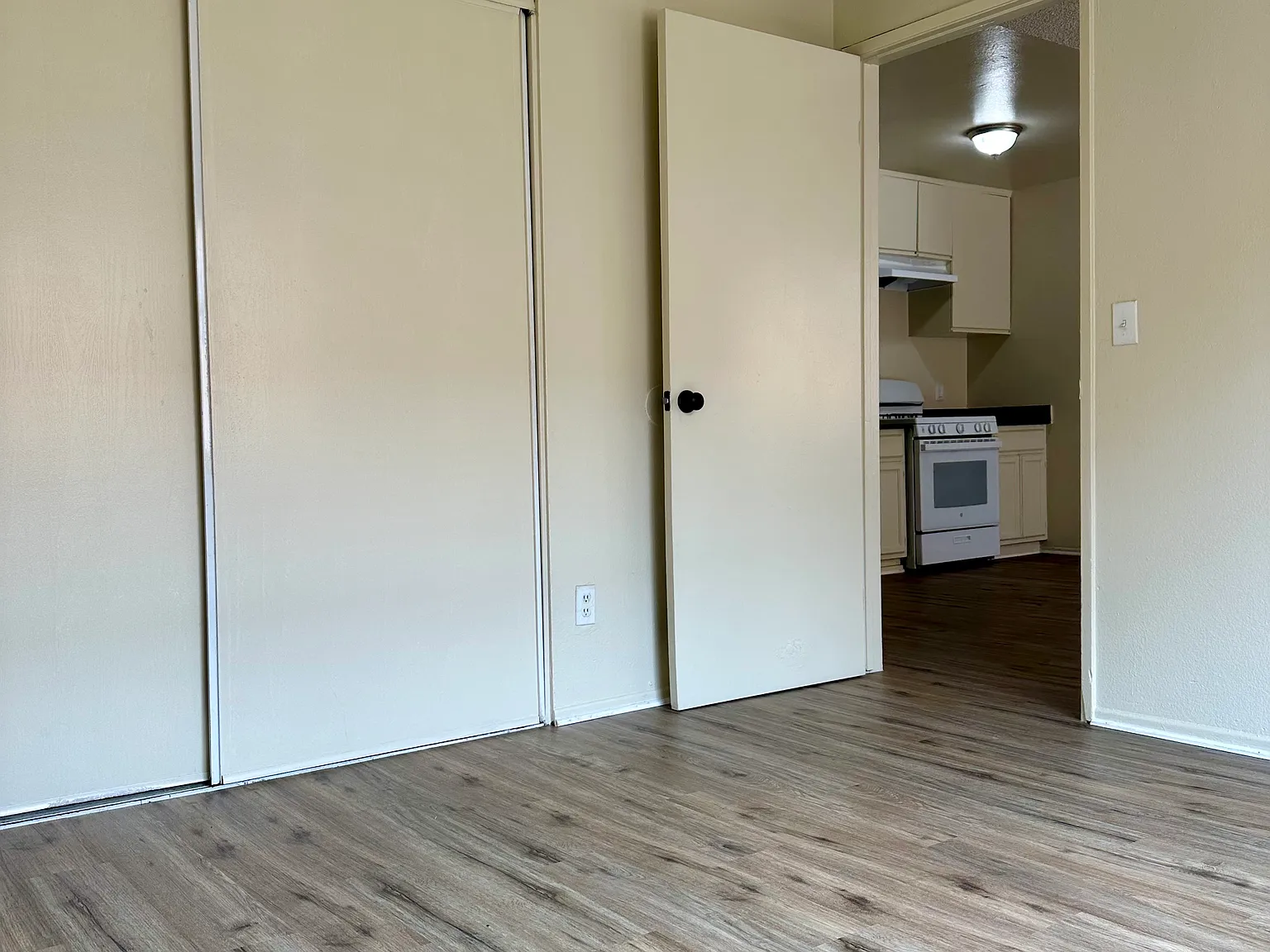 255 Loma — Photo 3