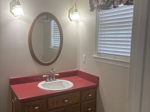 871 Clearwater Rd, Sharpsburg, GA 30277