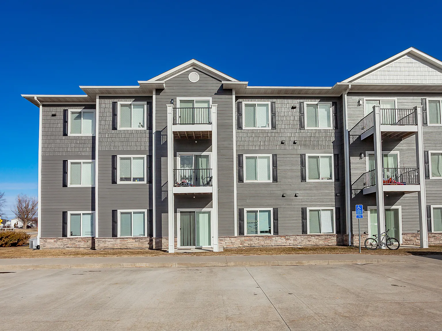 3 bed, 1150 sqft, $1,195 — Photo 4