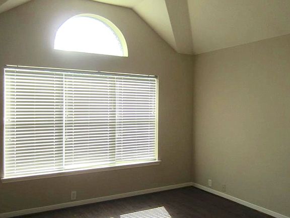 4th image of 6202 Kingwood Glen Dr