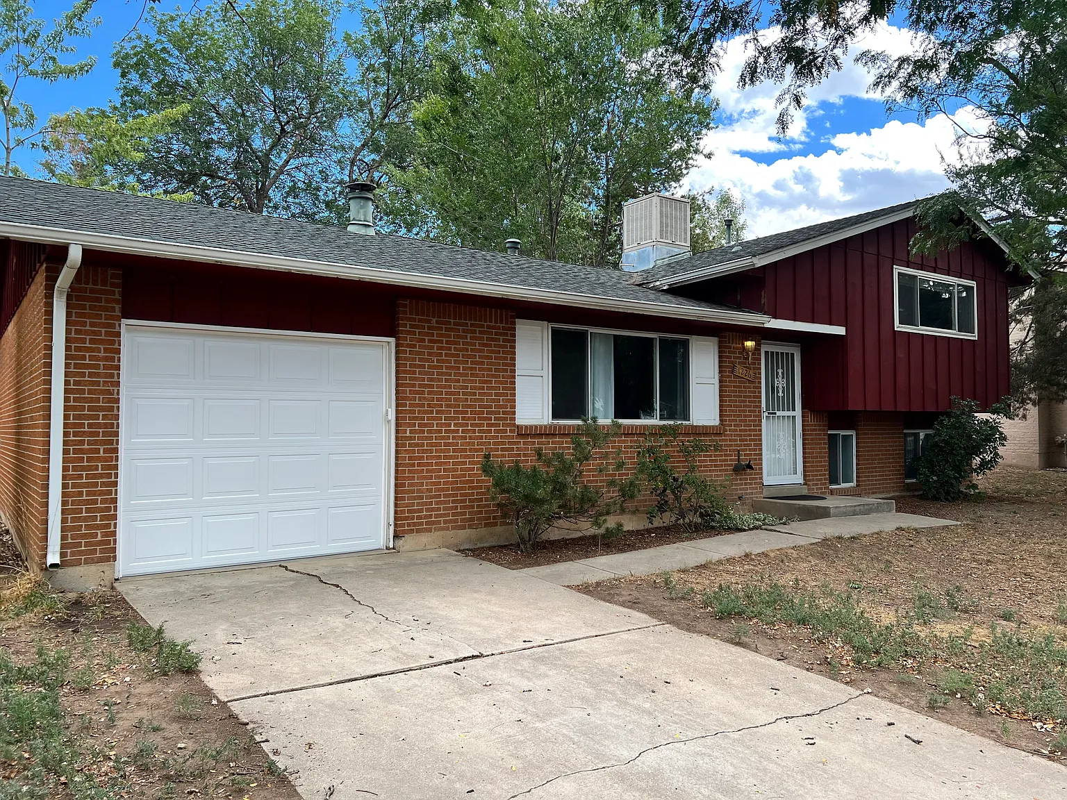 3 bed, 1.5 bath, 1604 sqft, $2,100 — Photo 2