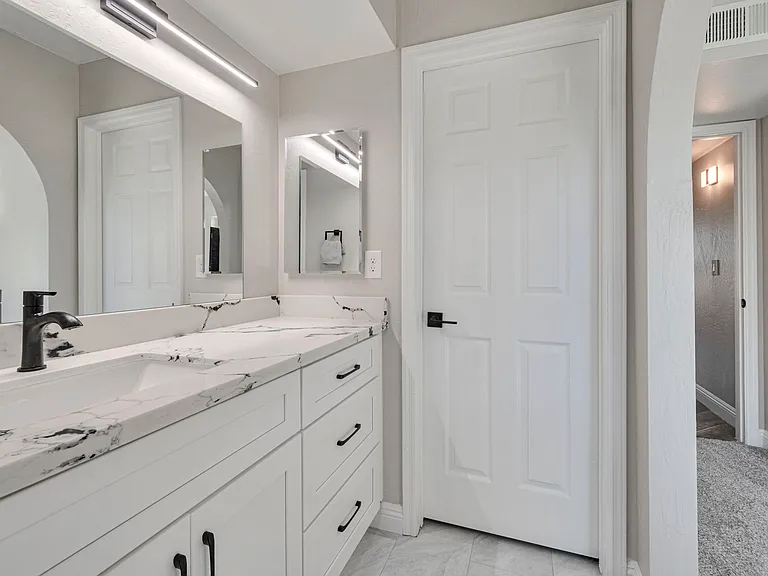 2203 W Palomino Dr — Photo 15