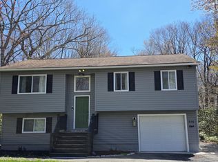 316 Coach Rd, Tobyhanna, PA 18466