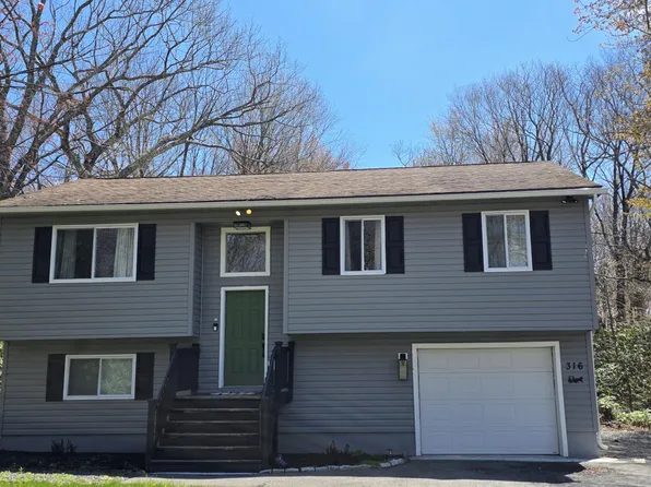 316 Coach Rd, Tobyhanna, PA 18466