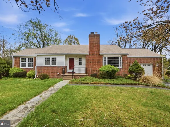 826 Van Buren St, Herndon, VA 20170