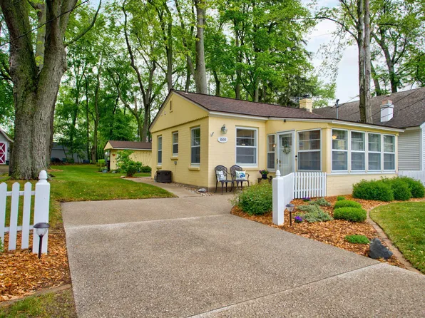 1669 Waukazoo Dr, Holland, MI 49424