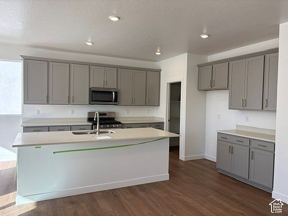 3rd image of 4919 Emerald Ave