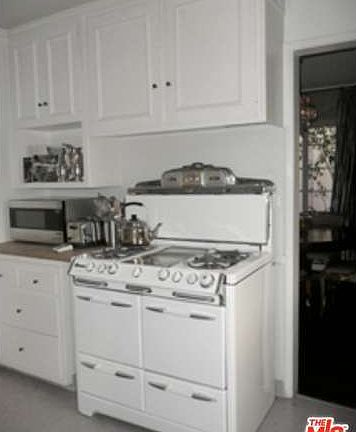 5th image of 1448 N Laurel Ave
