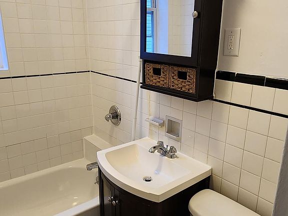 2nd image of 103 Tonnelle Ave #3