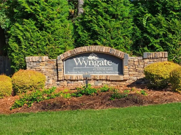 7007 Surrey Dr, Woodstock, GA 30189
