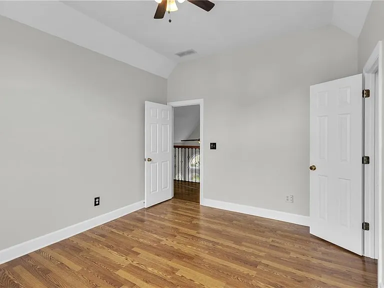 1085 Castle Pointe Ln — Photo 19