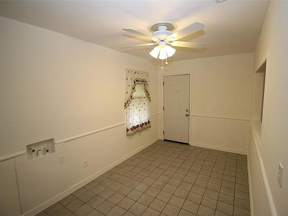 5th image of 1001 Comal Ave