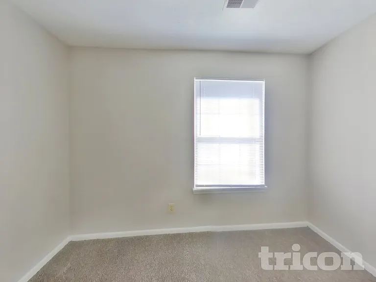 111 Silverberry Ct — Photo 12