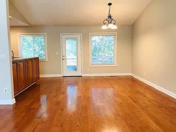 5th image of 6002 Hollow Dr
