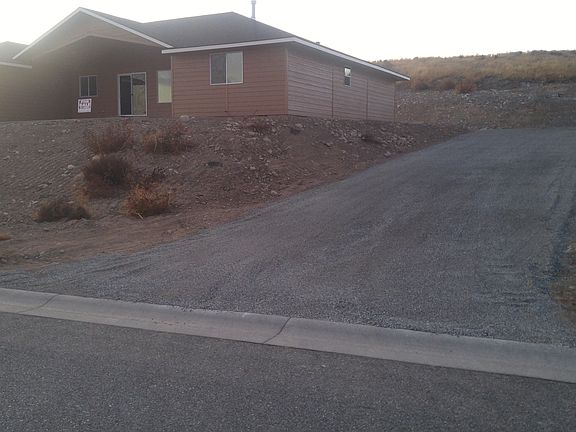 3rd image of 330 Parks Dr