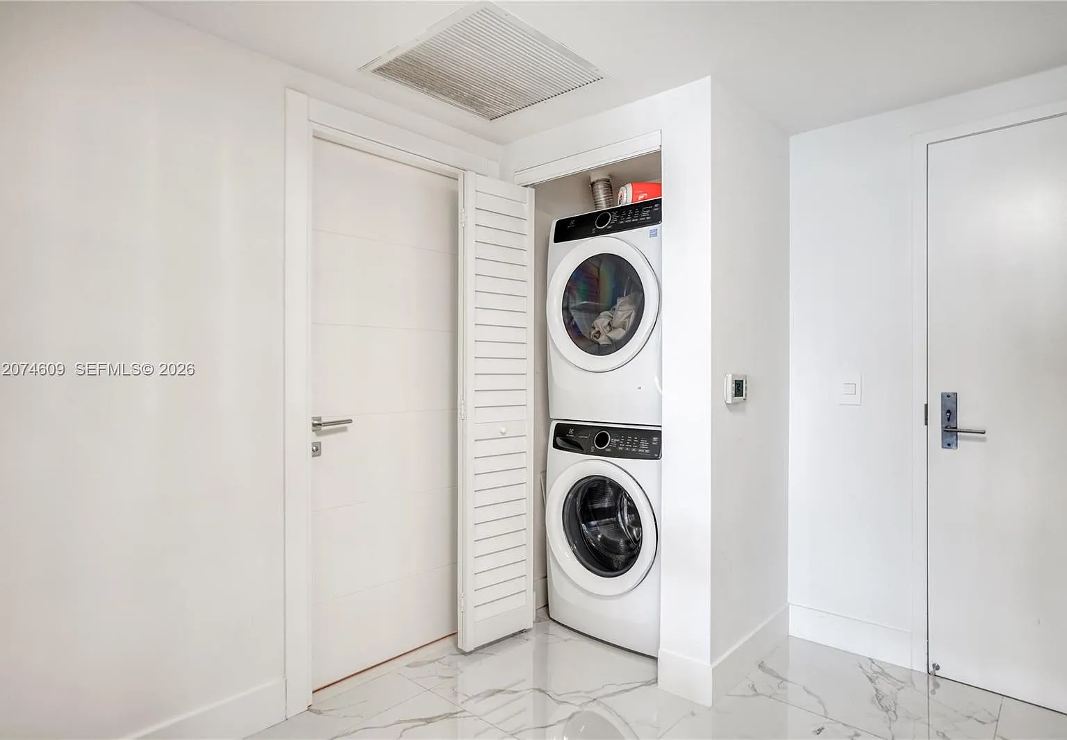 Parque Towers Condo — Photo 4