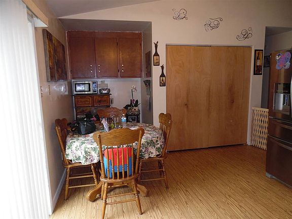 4th image of 270 Pauline Dr