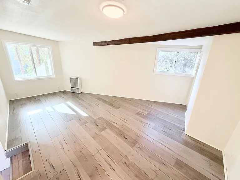 345 Crane Blvd — Photo 12