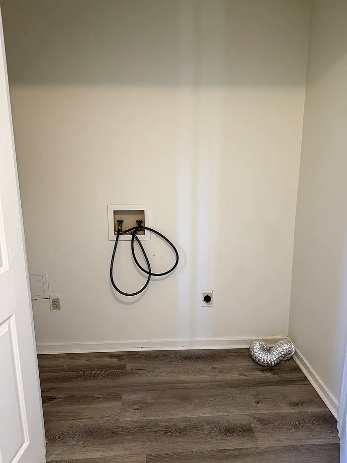 2 bed, 1.0 bath, 784 sqft, $825 — Photo 4
