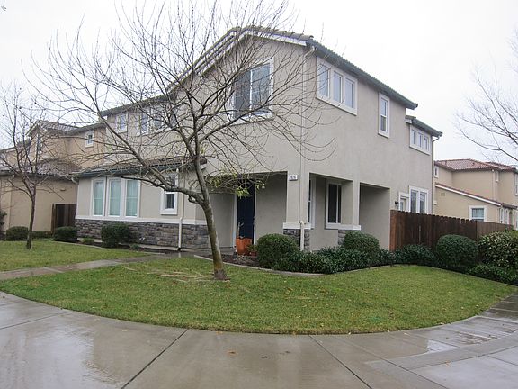 2nd image of 2826 Stonegate Dr