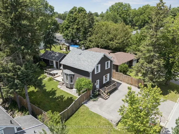 72 Vincent St, Newmarket, ON L3Y 4G5