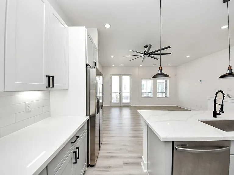 3010 Jensen Springs Ln — Photo 21