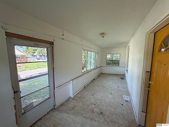3rd image of 2427 Ellison Ave
