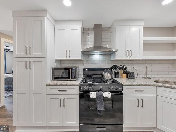 5th image of 243 Georgia Ave N APT A