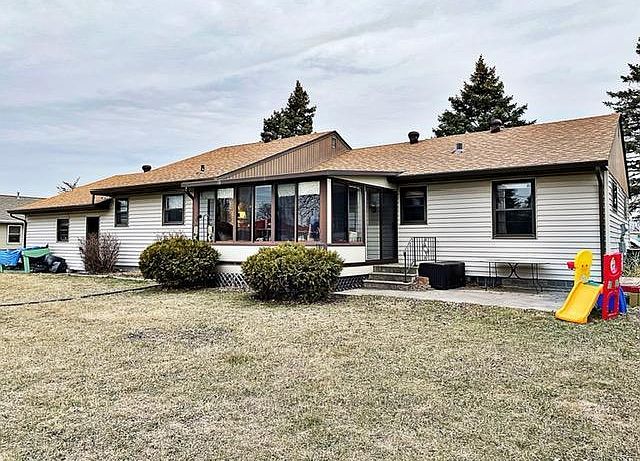 1st image of 808 E Meadow Ln