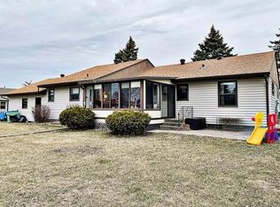 808 E Meadow Ln, Redwood Falls, MN 56283
