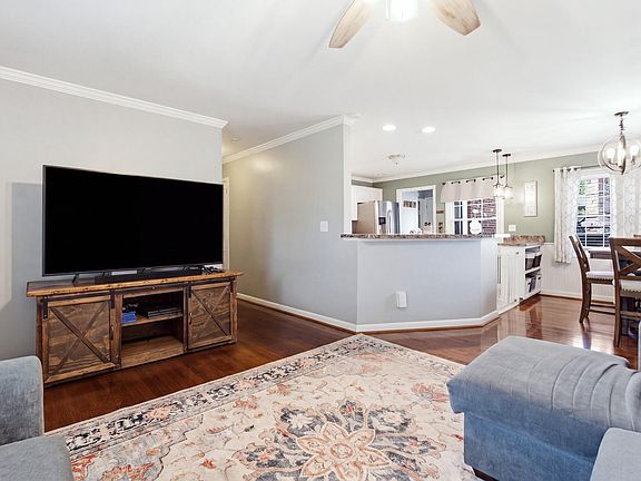 4th image of 2157 Azalea Dr