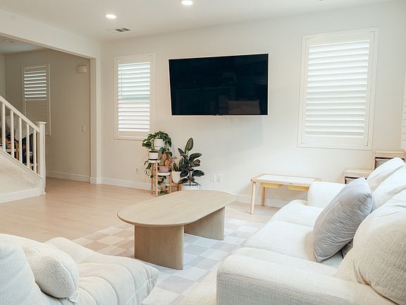 3rd image of 312 Calle Elegante
