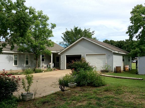 4th image of 325 County Road 3107