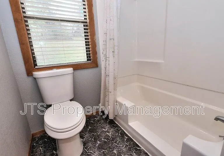 2812 Centennial Ct — Photo 37
