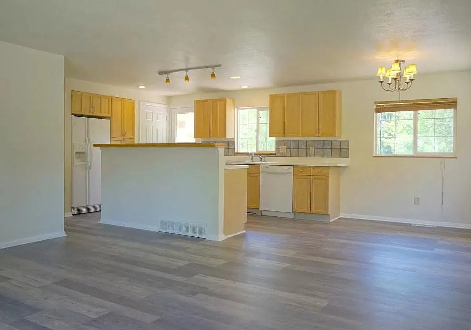 3 bedroom home in Louisville — Photo 4