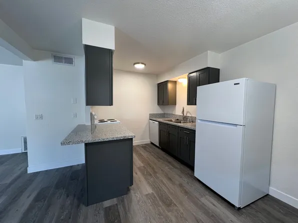 709 E Houston Ave #14, Visalia, CA 93292