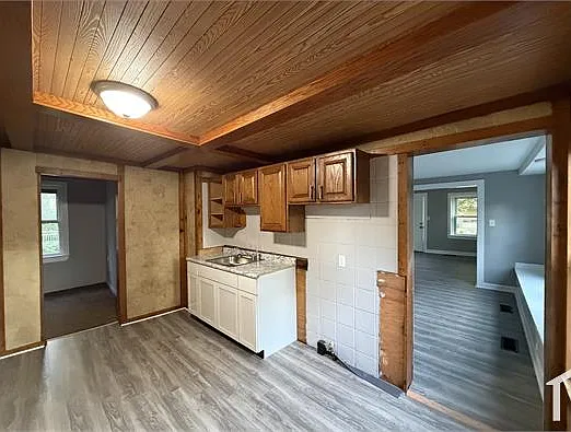 4 bed, $1,500 — Photo 2