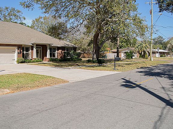 4th image of 653 Powell Dr NE