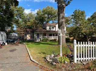 9 Liberty St, Huntington Station, NY 11746