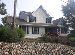 900 Painter St, Youngwood, PA 15697