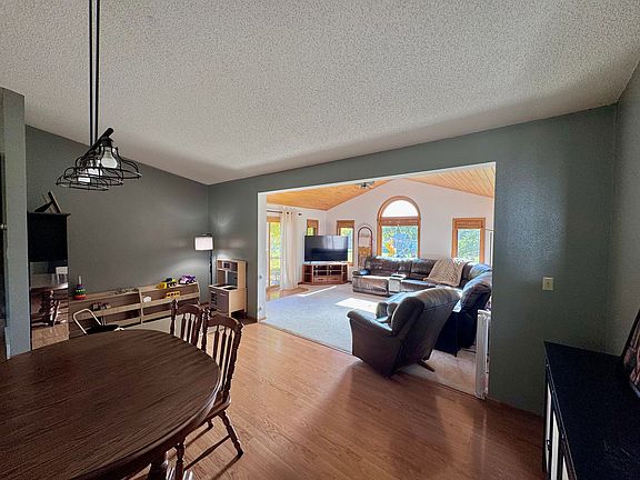 5th image of 1002 6th St SW