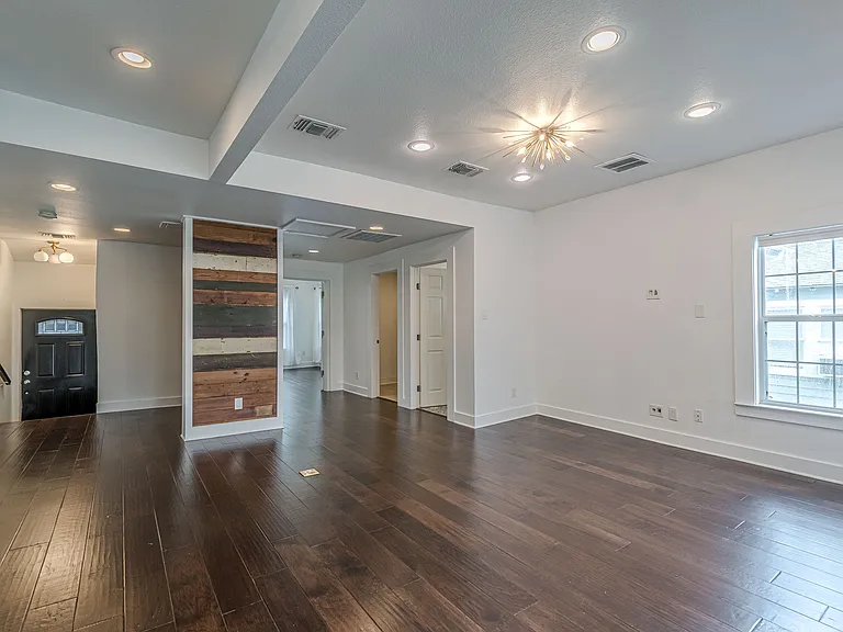 311 W Mistletoe Ave — Photo 12