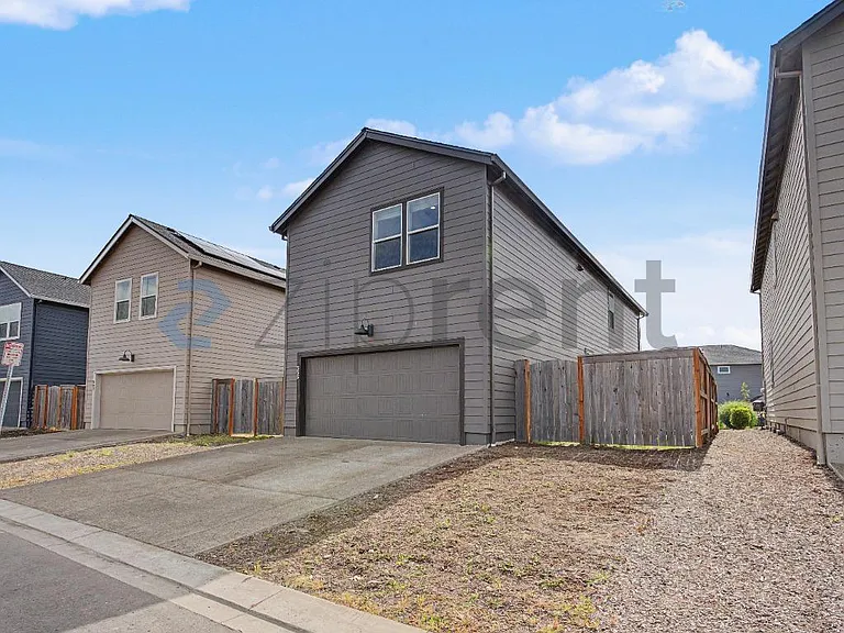 555 Stoller St — Photo 3