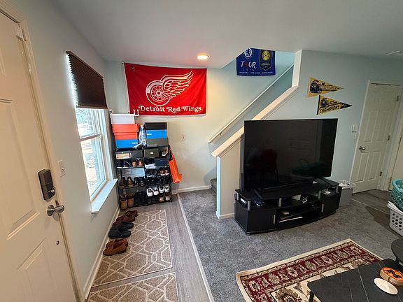 4th image of 283 E Palmer St #8