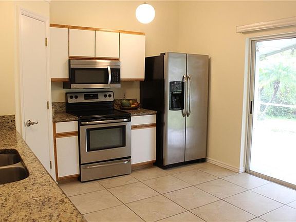 4th image of 12727 Parkbury Dr