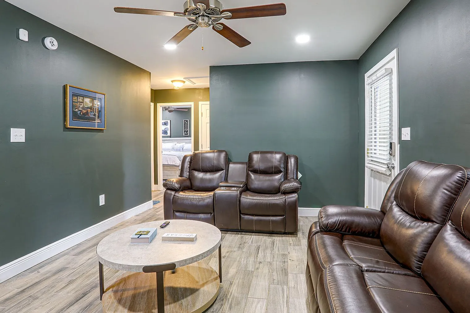 2 bed, 1.0 bath, 882 sqft, $2,247 — Photo 3
